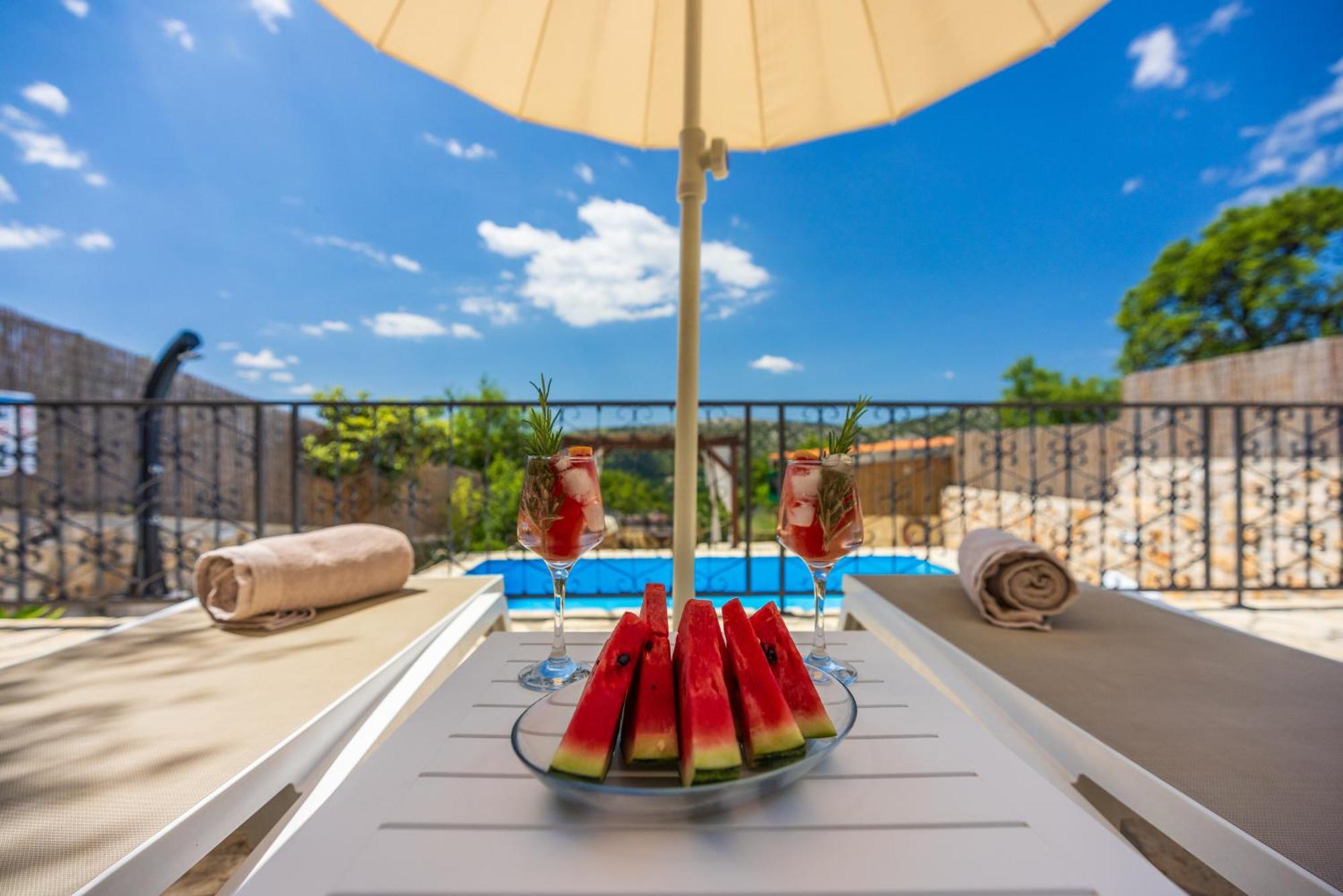Villa Cocoon - Vacation Home With Heated Pool & Garden ブリビル エクステリア 写真